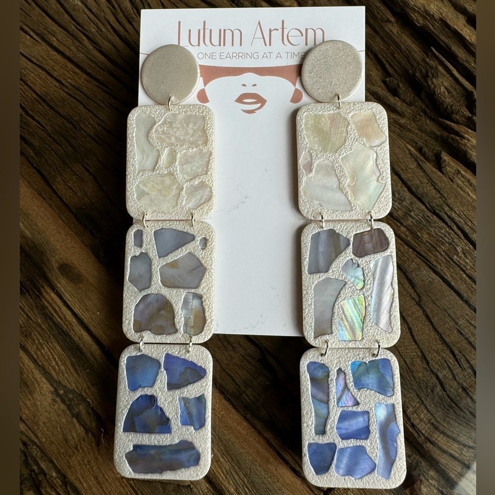 🆕 never worn statement lightweight earrings with abalone shells 🐚